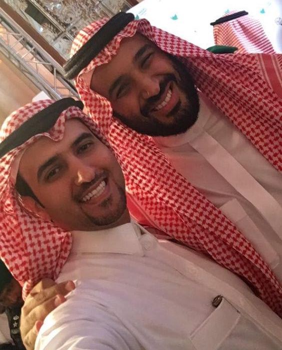 سيلفي مع محمد بن سلمان في ملتقى مغردون (1)