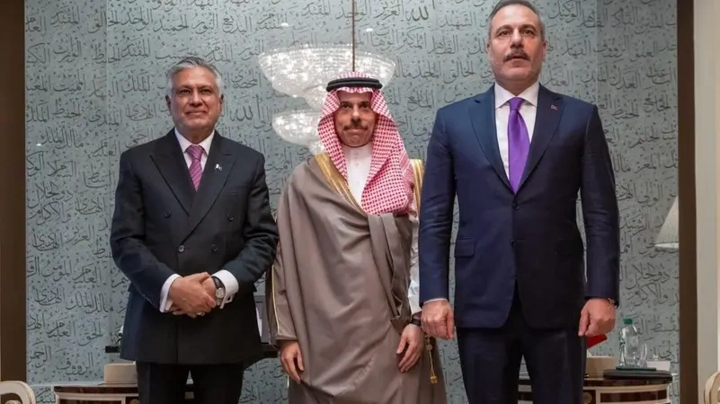 السعودية وباكستان وتركيا تبحث تفعيل اتفاقية مكة وترتيبات اجتماع عاجل لرؤساء الأركان 