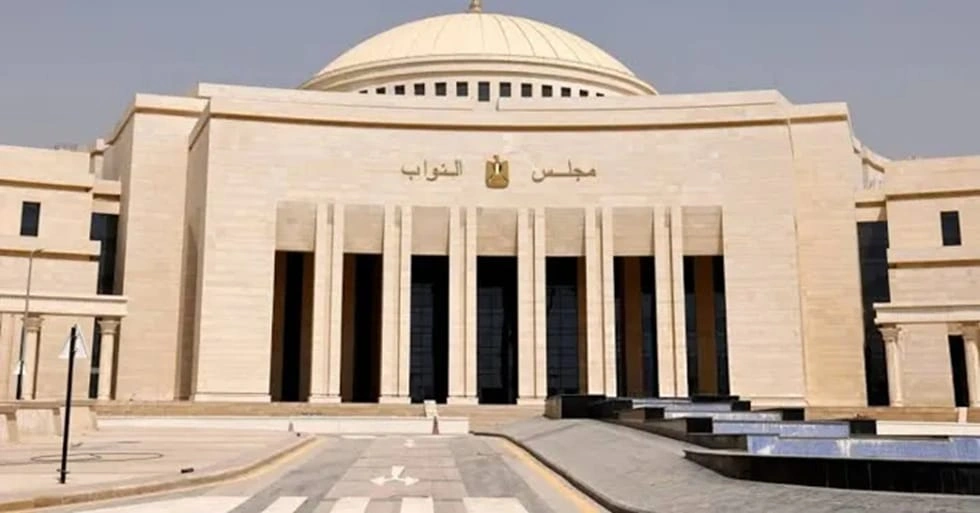 جلسة طارئة غداً لمجلس النواب المصري بعد طلب السيسي تفويضاً لدعم السعودية