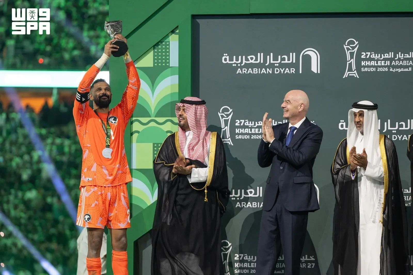 برعاية الملك سلمان.. نائب أمير مكة المكرمة يتوّج المنتخب السعودي بكأس الخليج 27