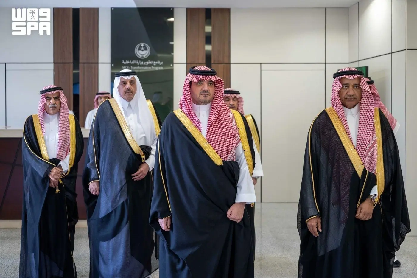 وزير الداخلية يطّلع على منجزات برنامج تطوير وزارة الداخلية ومبادراته التطويرية