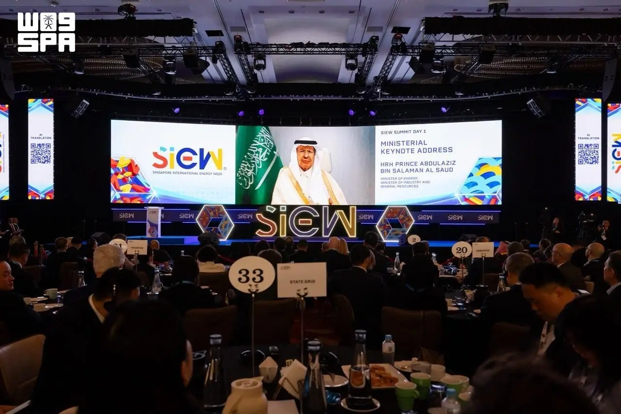 المملكة وسنغافورة تعلنان عزمهما على اتخاذ ترتيبات لتخزين البترول الخام السعودي في سنغافورة