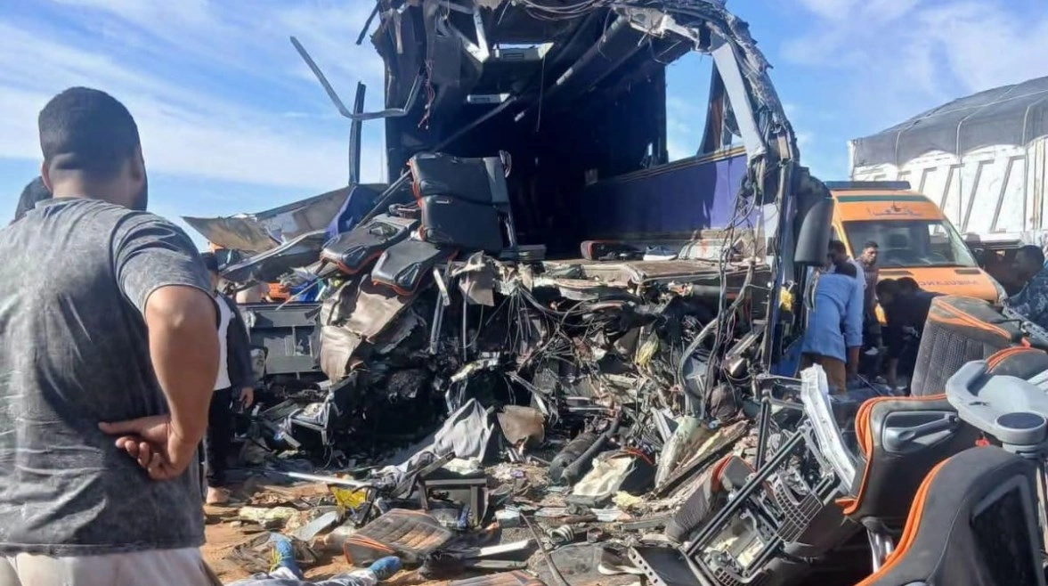 مصرع وإصابة 38 شخصا في حادث تصادم مروع بمصر
