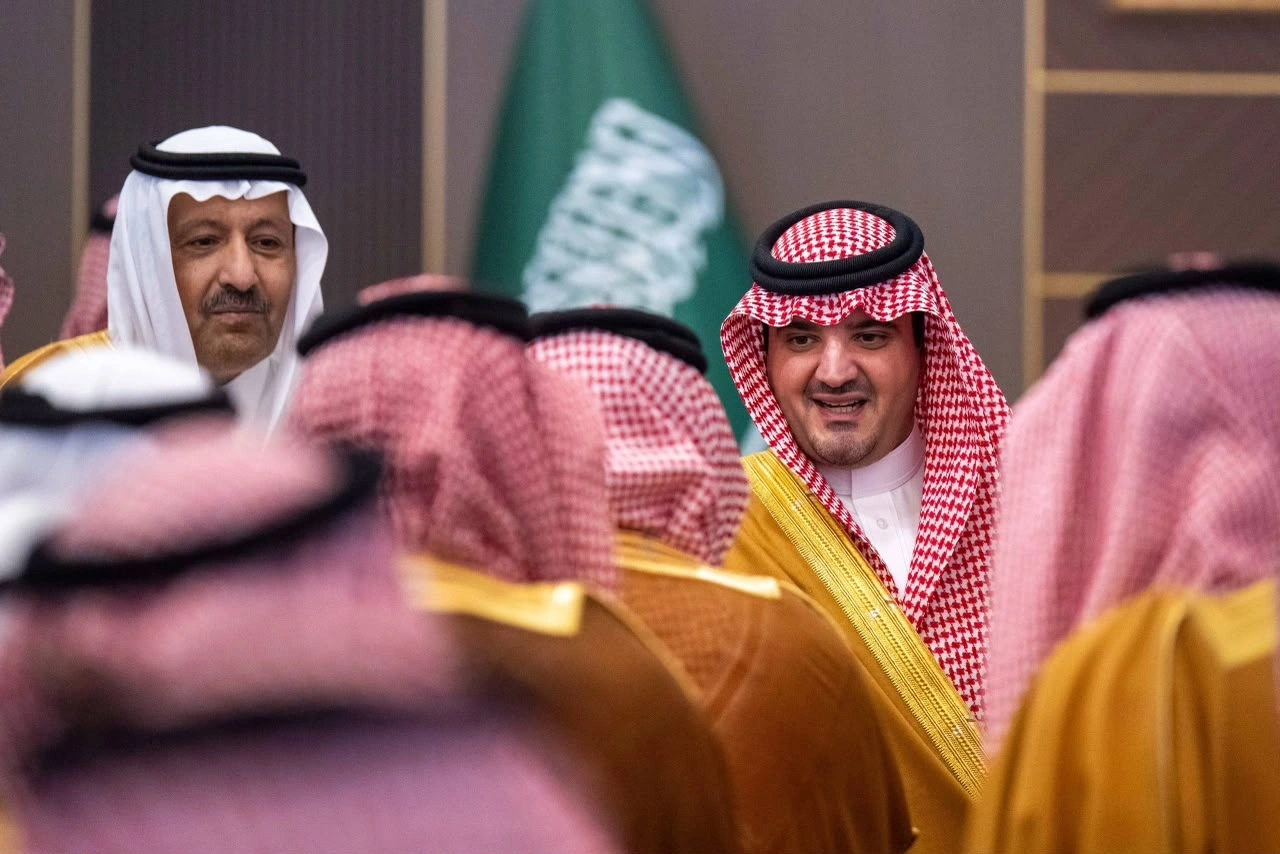 وزير الداخلية يلتقي عددًا من المواطنين من أهالي منطقة الباحة