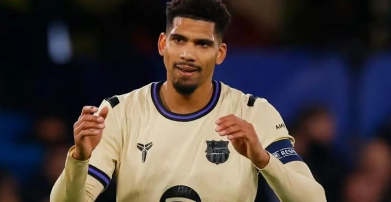 ليفربول يتعاقد مع نجم دفاع أوروغواي رونالد أراوخو 
