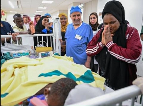 إنجاز طبي جديد.. نجاح عملية فصل التوأم الملتصق التنزاني (لايتيينس ولوفنس) بعد 14 ساعة ونصف