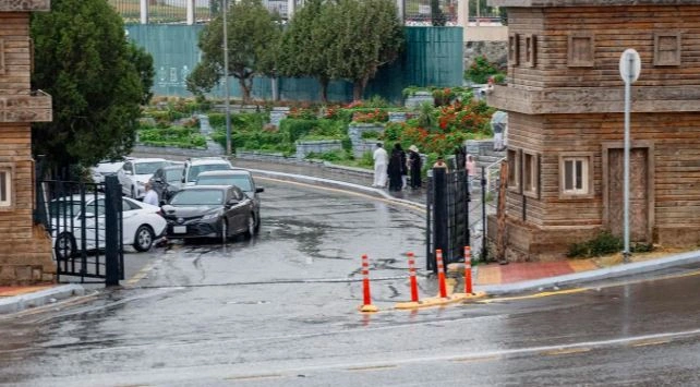 طقس السبت.. أمطار رعدية وبرد ورياح نشطة بعدة مناطق 