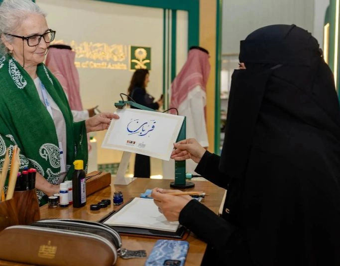 جماليات "الخط العربي" تستقطب زوار معرض باكو الدولي للكتاب 2026