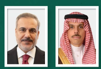 فيصل بن فرحان يستعرض التطورات بالمنطقة وأمن الممرات المائية مع نظيره التركي 