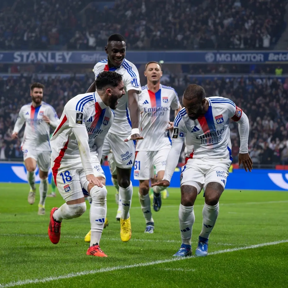 ليون يفوز على رين برباعية في الدوري الفرنسي