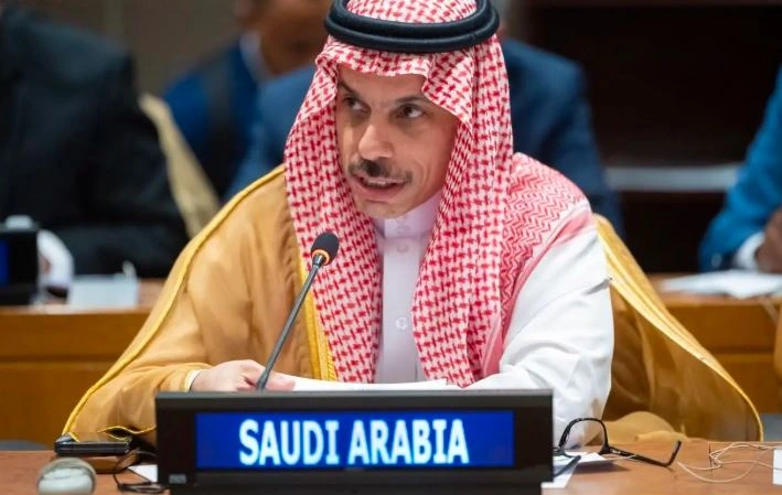 وزير الخارجية يشارك في اجتماع وزاري بشأن التعاون لضمان الأمن البحري