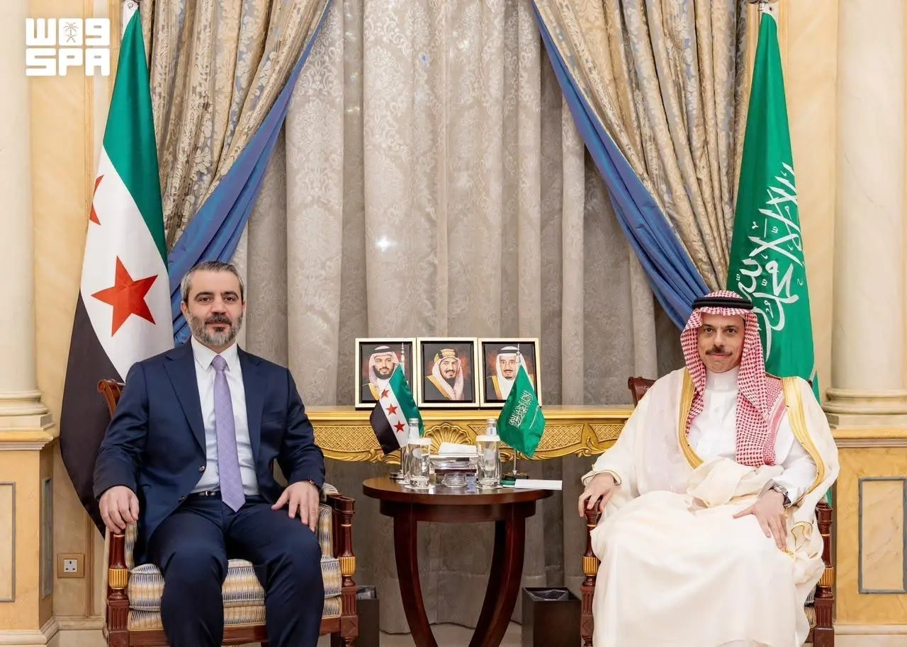 فيصل بن فرحان يبحث تطورات المنطقة مع وزير خارجية سوريا