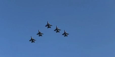 وزارة الدفاع تحتفي باليوم الوطني السعودي بعروض جوية في الرياض وجدة والخبر