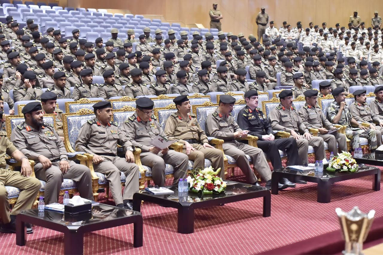 بالصور.. الفريق المحرج يدفع بخريجي الدورة الـ45 للضباط الجامعيين 31 بالصور.. الفريق المحرج يدفع بخريجي الدورة الـ45 للضباط الجامعيين - المواطن