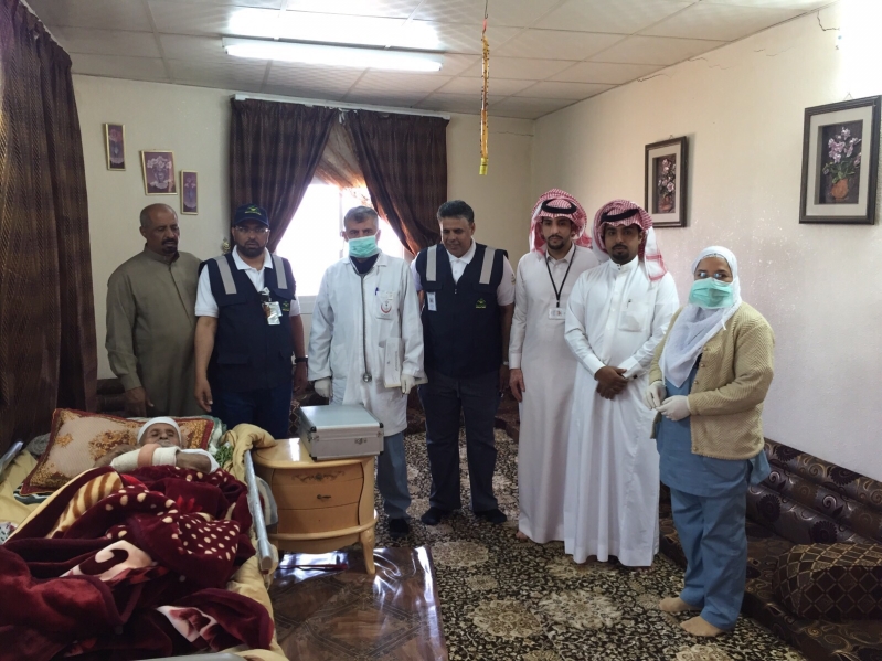 مدير مستشفى ظهران الجنوب يزور مرضى الرعاية المنزلية في منازلهم