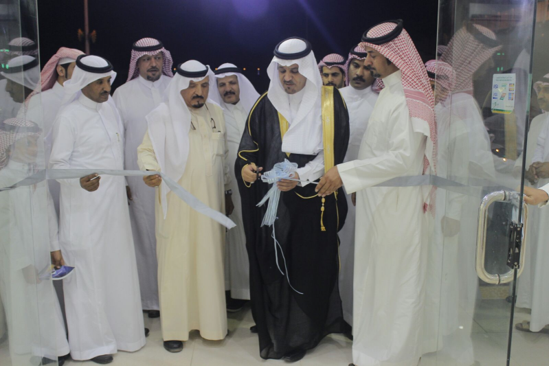 برغم اعتراض البلدية.. محافظ العقيق يدشن فرع الغرفة التجارية صحيفة برغم اعتراض البلدية.. محافظ العقيق يدشن فرع الغرفة التجارية صحيفة