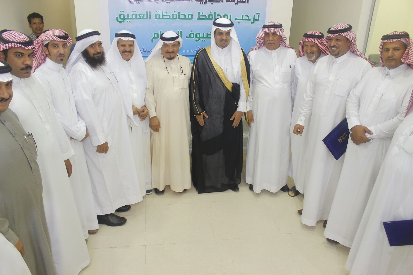 برغم اعتراض البلدية.. محافظ العقيق يدشن فرع الغرفة التجارية صحيفة برغم اعتراض البلدية.. محافظ العقيق يدشن فرع الغرفة التجارية صحيفة