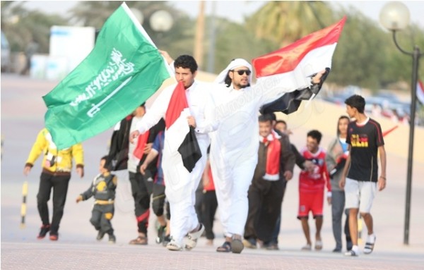 بالصور .. توافد مشجعو منتخبات المجموعة الأولى إلى درة الملاعب