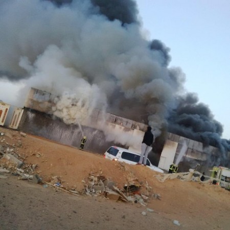 وفاة 3 عمال بسبب أدخنة حريق اندلع بمستودع في تبوك