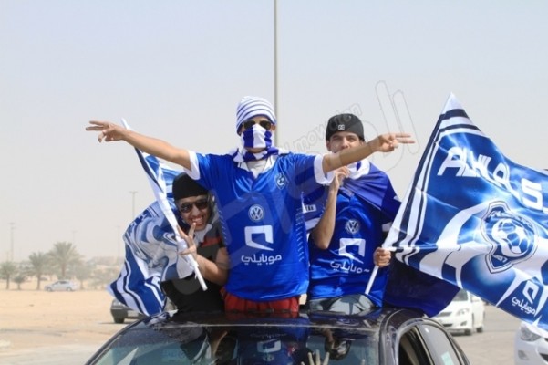 بالصور .. جمهور الزعيم يزحف لـ”الدرة” : السابعة يا هلال