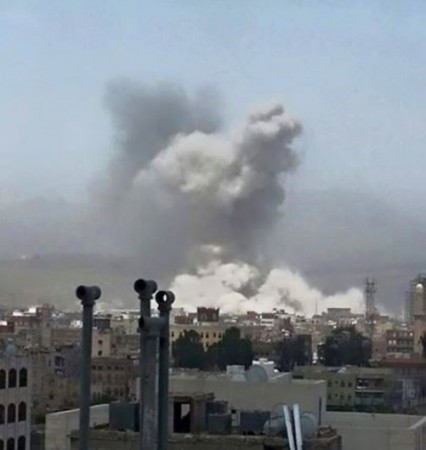 بالصور.. استهداف معسكر قوات الأمن الخاصة بصنعاء