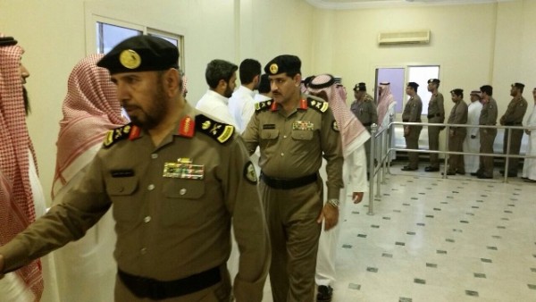 قادة الأمن بمكة يؤدون صلاة الميت على فقيد الشرطة ” الزعاقي”