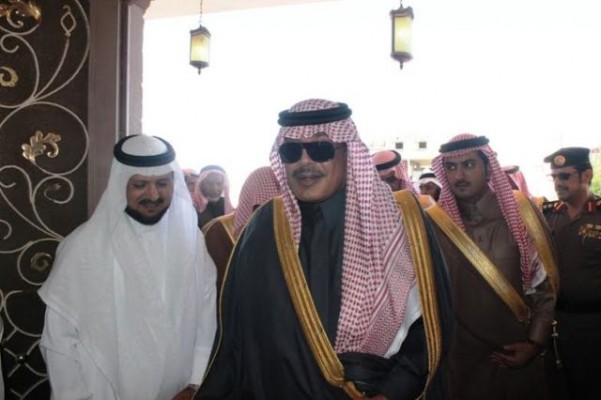 أمير الباحة يعزِّي أسرة “آل مشعان” في وفاة الشيخ “الرفاعي”