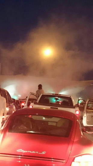 بالصور .. حريق في جسر الملك فهد قبل منفذ الجوازات السعودية