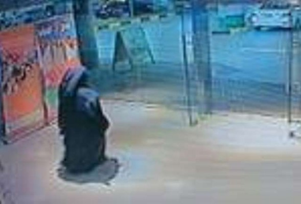 مقتل “أمريكية” على يد مجهول يرتدي عباءة ونقاباً بـ”أبو ظبي”