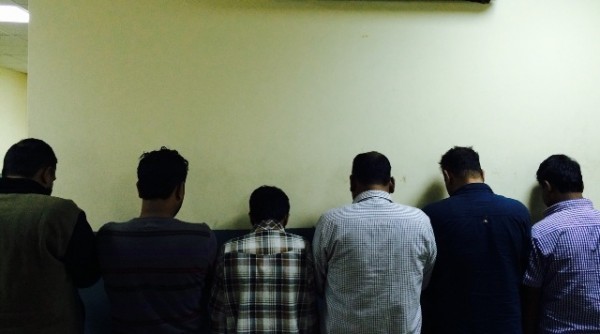 الإطاحة بـ6 “بنجلاديشيين” تورطوا بقضايا احتجاز وسلب بالرياض