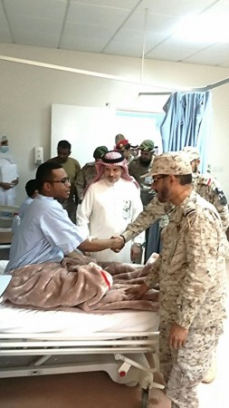 ‏‫قائدا المنطقة الجنوبية ومنطقة نجران يزوران المصابين بمستشفى ظهران الجنوب