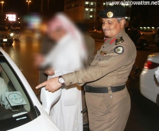 بالصور.. ضبط شخص استغل ملصقًا للمكتب الخاص للأمير عبدالكريم بن سعود