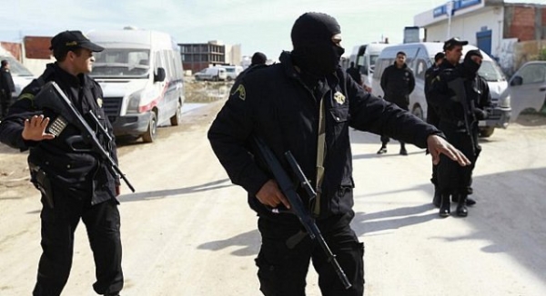 تبادل لإطلاق النار بين قوات الأمن وعناصر إرهابية بمدينة القطار التونسية