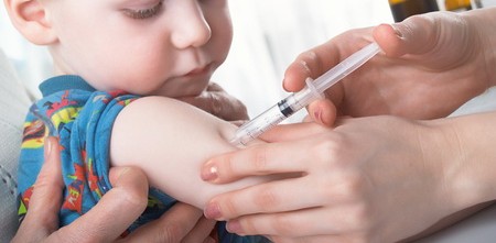 صحة عسير تنفي صدور تعميم يمنع تطعيم الأطفال لوجود خطأ به