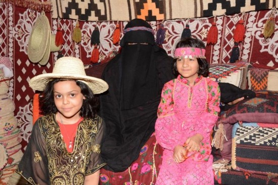 أمانة الرياض تعرّف الزوار بأجواء العيد في الماضي في احتفالاتها