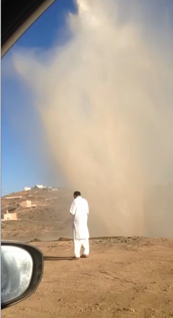 مصدر لـ “المواطن”: فيديو النافورة سببه انفجار خط مياه شمال #الباحة