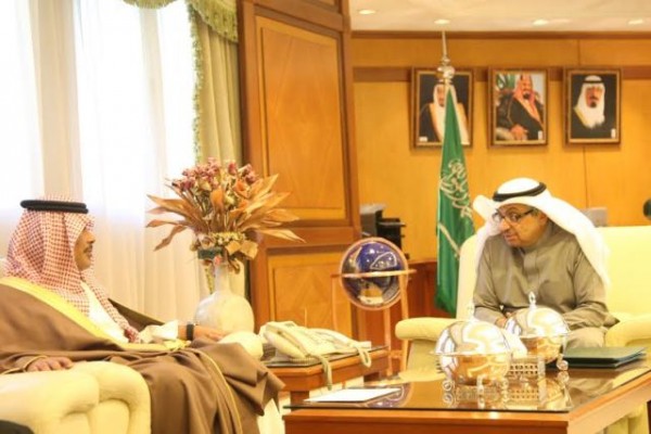 أمير الباحة يناقش احتياجات المنطقة مع وزيري المالية والشؤون الاجتماعية