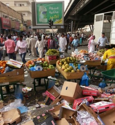 أمانة الرياض تُخلي 9 مواقع للجائلين الأجانب في حي البطحاء