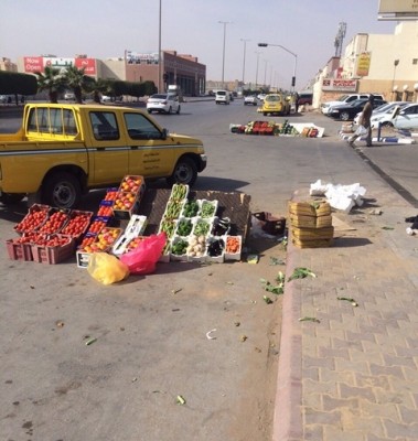 أمانة الرياض تصادر 12 عربة وتزيل 18 موقعاً عشوائياً لـ”الجائلين الأجانب”