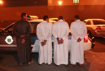 دوريات أمن الرياض تطيح بعصابة سرقة محال الجوالات