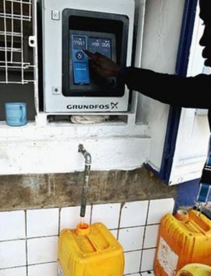 ماء الشرب “بالصراف الآلي” في كينيا