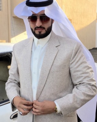 عبدالعزيز الشهراني يحتفي بعقد قرانه