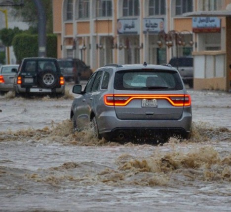 مدني الطائف يفك احتجاز ستة اشخاص بسبب الأمطار