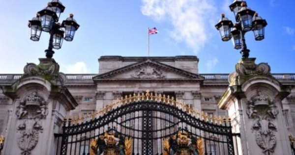 العائلة المالكة البريطانية قد تغادر قصر بكنغهام