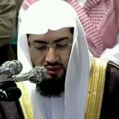بالفيديو.. إمام المسجد الحرام يخرج عن المعتاد ويترك الترتيل في الدعاء