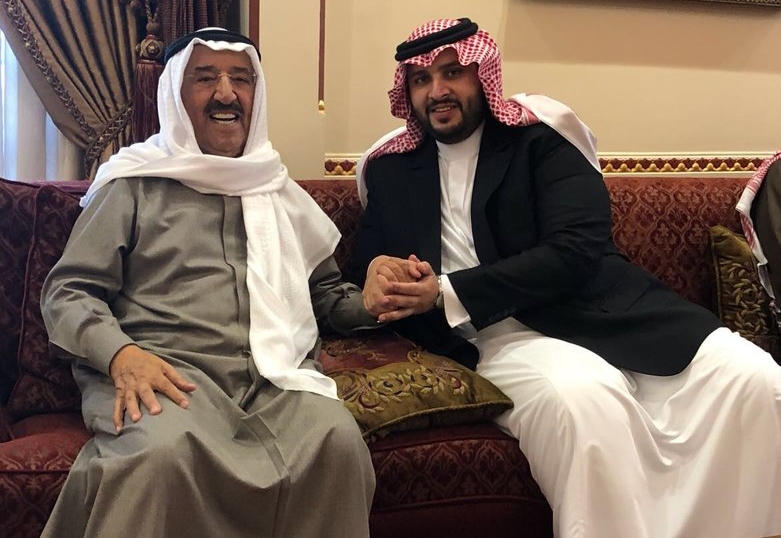 بالصور.. تركي بن محمد بن فهد ينقل رسالة الملك إلى أمير الكويت
