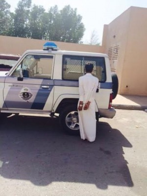 دوريات أمن الرياض توقع بلص سرق “كابرس” وغير معالمها
