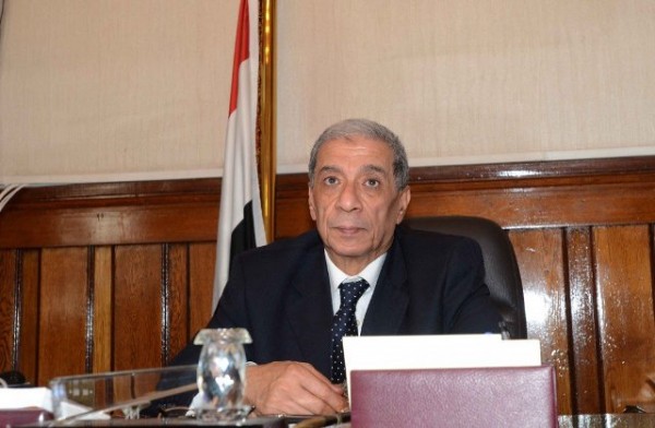 مصر تشيّع نائبها العام وتلغي احتفالاتها
