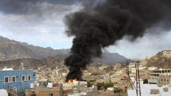 قصف مواقع الحوثيين بحجة.. واشتباكات بتعز
