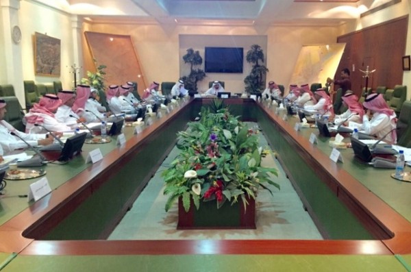 اللجنة المحلية للانتخابات البلدية بمنطقة الرياض تستعرض خططها الانتخابية - المواطن
